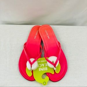 Gianni Bini beachyy flip flop sandals
